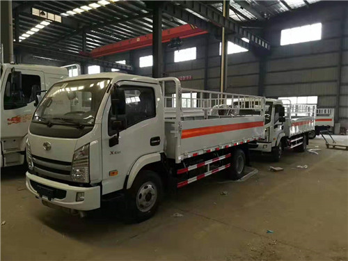 4台上駿X100氣瓶運輸車馬上發車