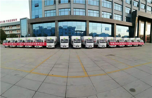 國六躍進汽油危險品廂式運輸車，首批交付儀式順利進行