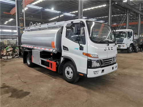 國六江淮高端駿鈴7立方普貨供液車整裝待發 