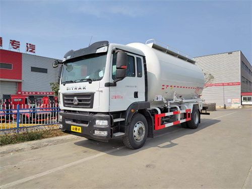 重汽汕德卡單橋粉粒物料運輸車豪華配置，讓你的運輸之旅更加舒适！