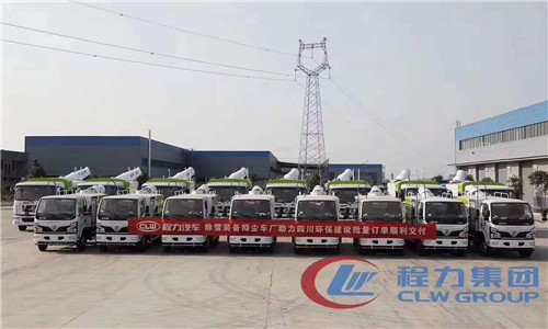 熱烈祝賀四川某環保體系集中採購國六最新款抑塵車批量圓滿發車 (1).jpg