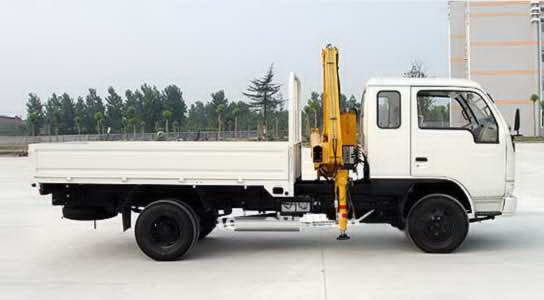 東風金霸随車起重運輸車