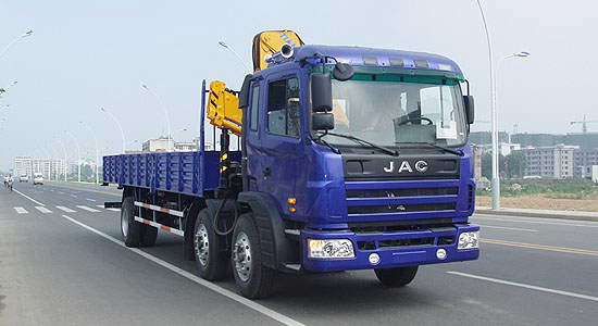 江淮小三軸随車起重運輸車