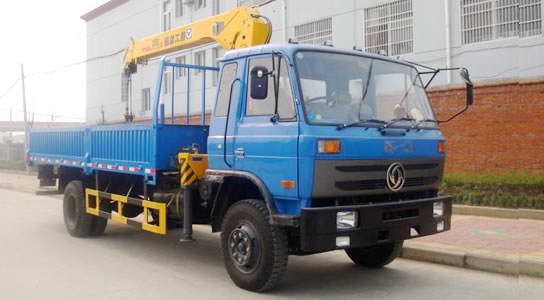 東風4-6噸随車起重運輸車