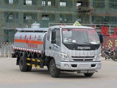 福田奧鈴帶卧5噸加油車