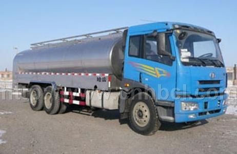 解放後八輪奶罐車 牛奶運輸車