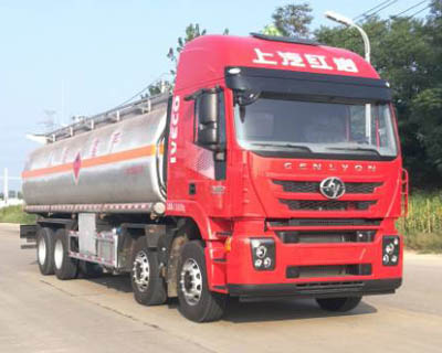 國五上汽躍進前四後八27方運油車